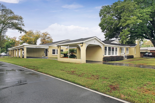 Funeral Services at Oak Lawn Funeral Home in Pensacola, Florida | FuneralHome.site Oak Lawn Funeral Home Pensacola Florida