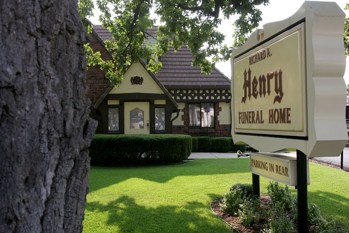 Funeral Services at Richard A Henry Funeral Home in Battle Creek, Michigan | FuneralHome.site Richard A Henry Funeral Home Battle Creek Michigan