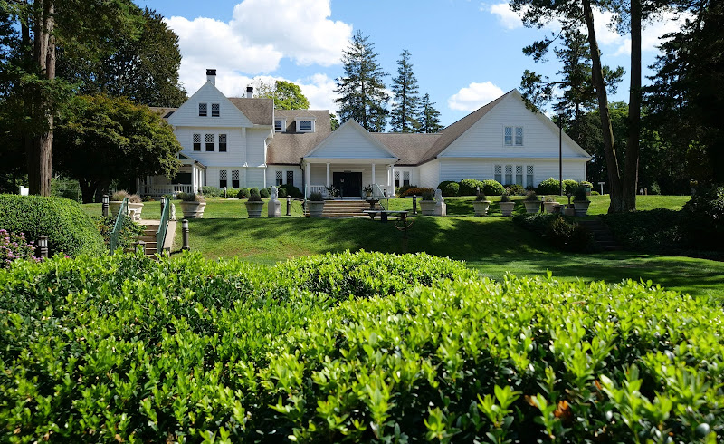 Funeral Services at Abriola Parkview Funeral Home in Trumbull, Connecticut | FuneralHome.site Abriola Parkview Funeral Home Trumbull Connecticut
