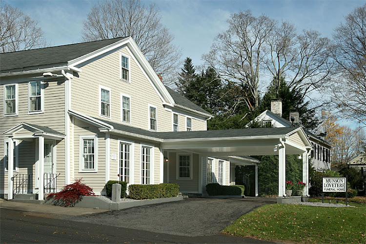 Funeral Services at Munson-Lovetere Funeral Home in Woodbury, Connecticut | FuneralHome.site Munson-Lovetere Funeral Home Woodbury Connecticut