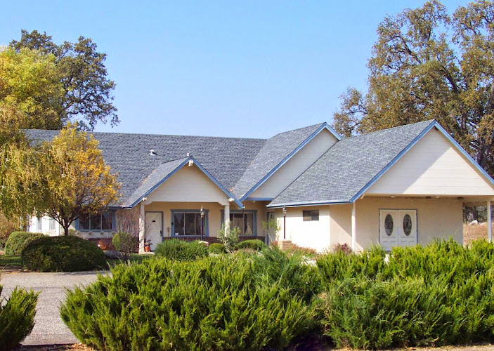 Funeral Services at Palm Memorial Sierra Chapel in Oakhurst, California | FuneralHome.site Palm Memorial Sierra Chapel Oakhurst California